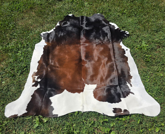 Red Tricolor Brazilian Cowhide Rug – Genuine Hair-On Hide